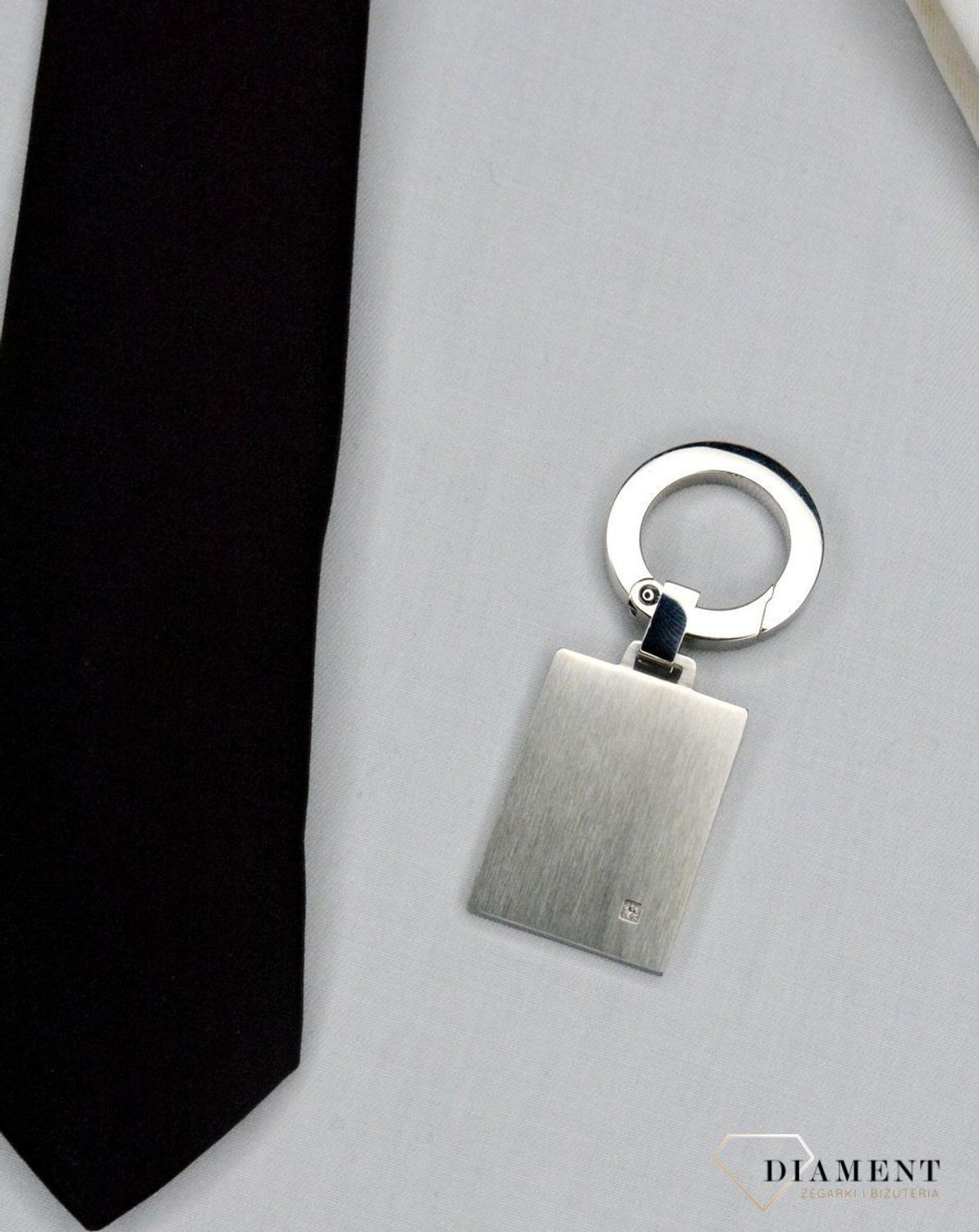 Brelok w kolorze srebra Nomination z Diamentem  028307 008. Brelok Strong Diamond Edition z jasnym diamentem i satynowym wykończeniem ze stali nierdzewnej. Idealny na prezent (2).jpg